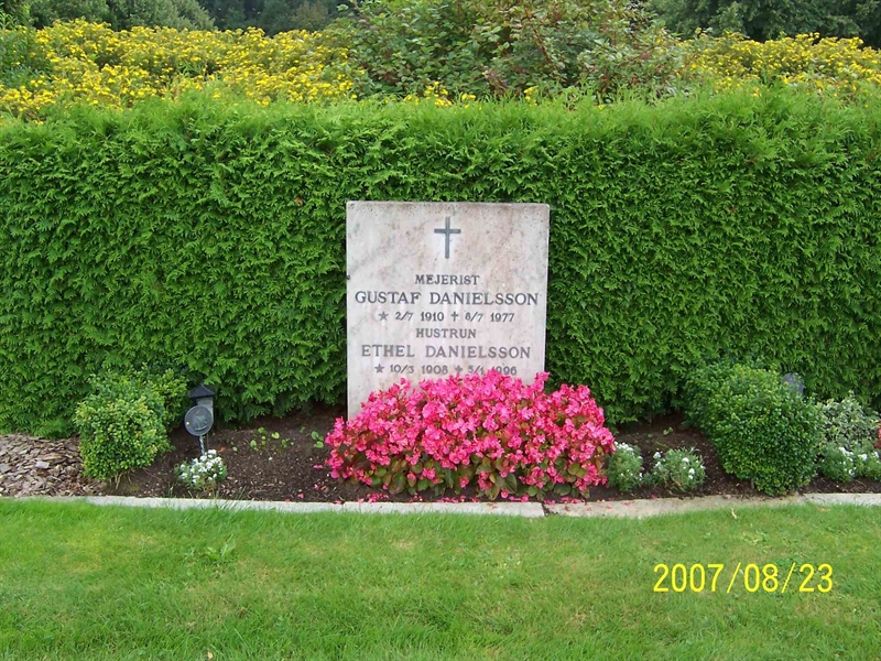 Grave number: 1 3 5B    29, 30