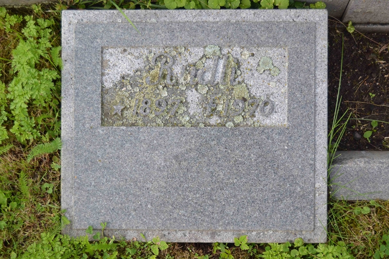 Grave number: 1 M   798
