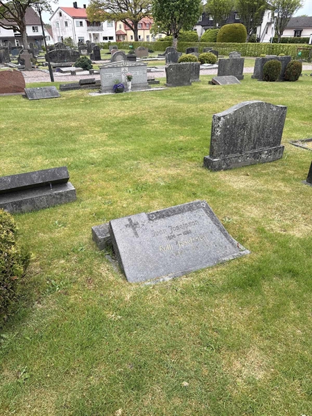 Grave number: SKF B    76, 77