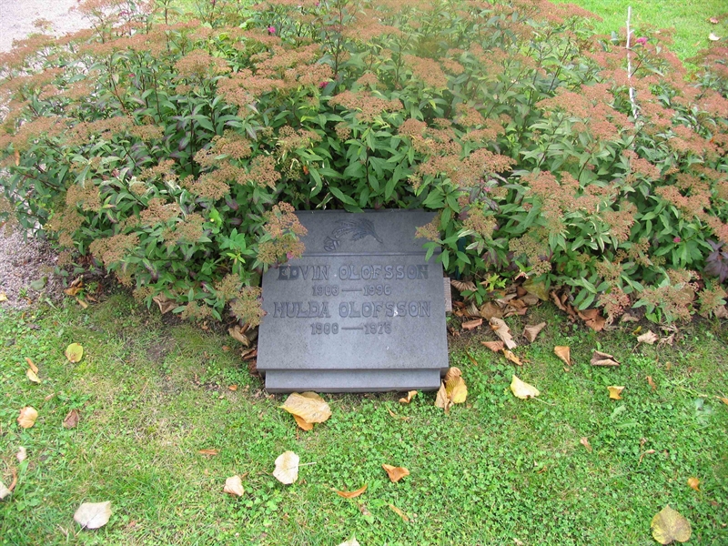 Grave number: 4 C   451