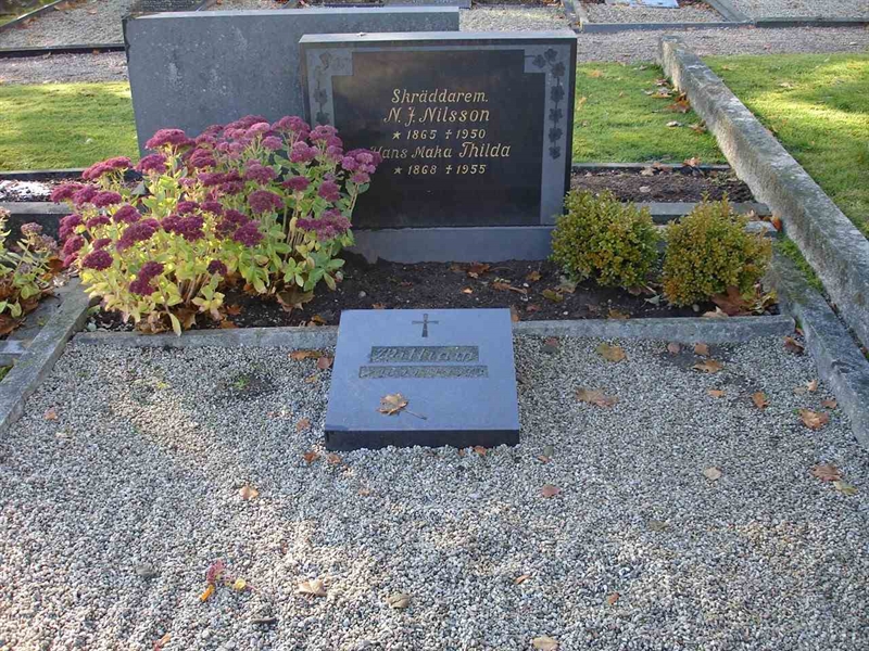 Grave number: FG O    16, 17