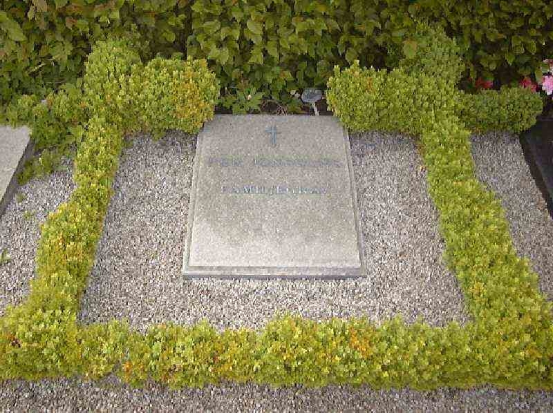Grave number: NK Urn r    13