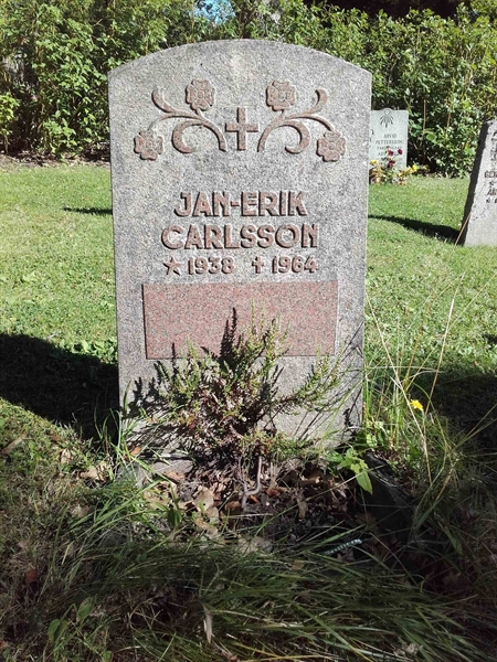 Grave number: NO 07    28