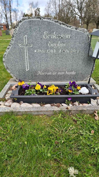 Grave number: M N 10    23-24
