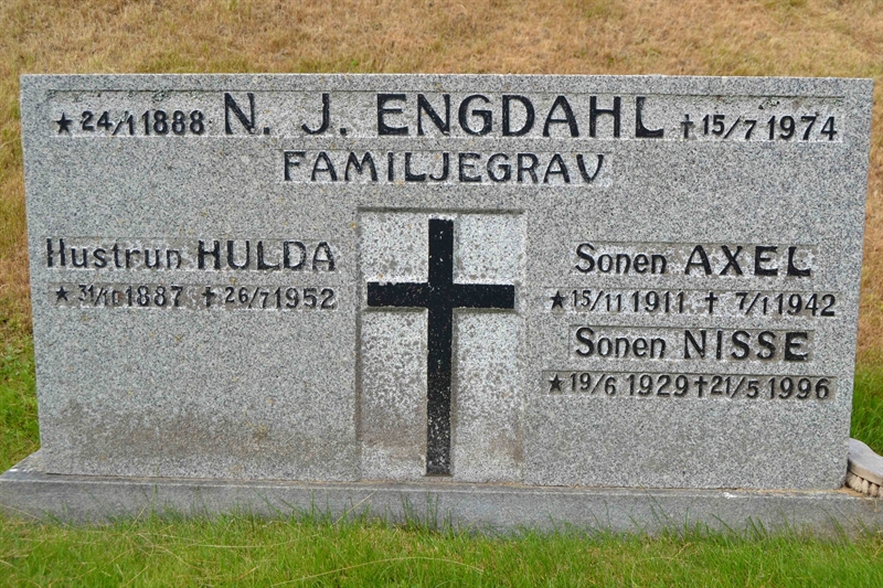 Grave number: 11 1   221-223