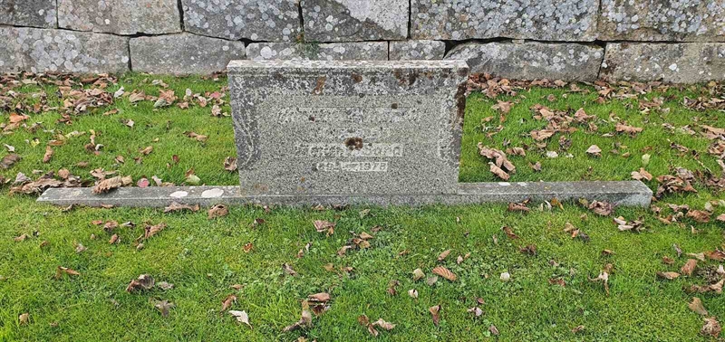 Grave number: GM 003  2120, 2121