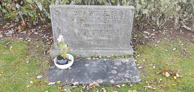 Grave number: N 005  0035, 0036