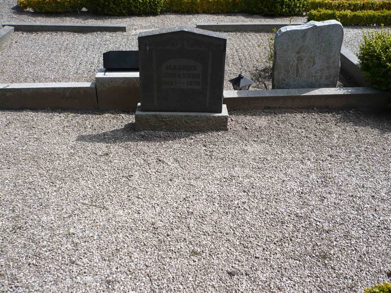 Grave number: 1 9    50