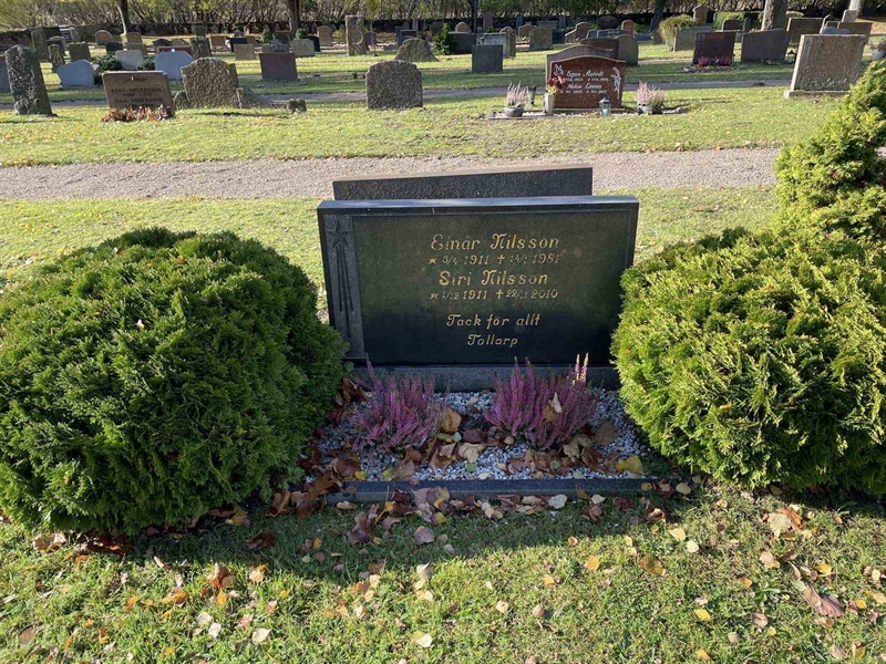 Grave number: VV 5   438, 439