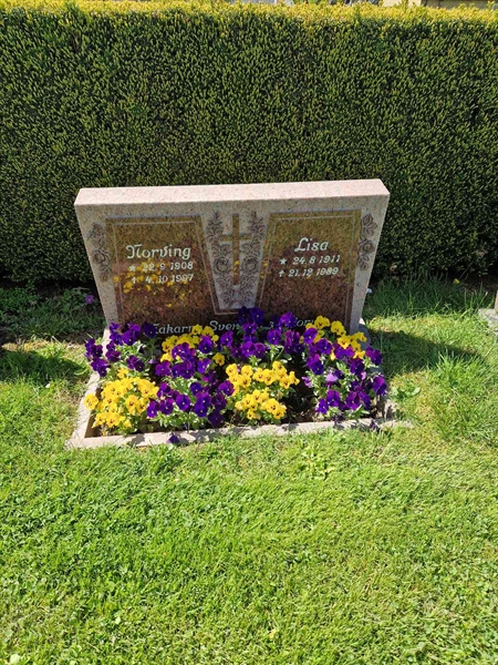 Grave number: 04 D  102