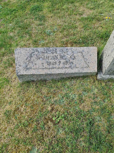Grave number: F 02   135