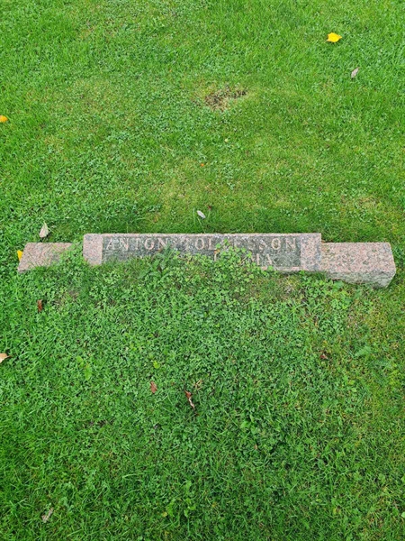 Grave number: KG 09   747