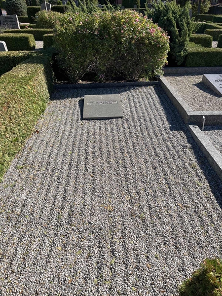 Grave number: VK III   107
