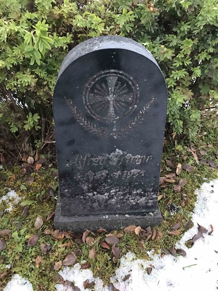 Grave number: UN J    95