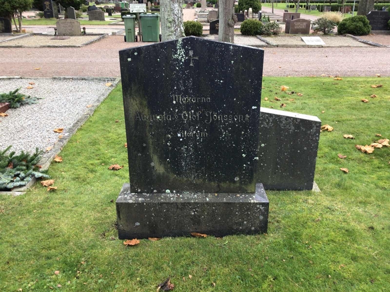 Grave number: LM 3 20  004