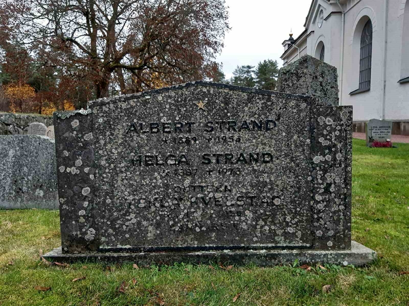 Grave number: AL 2   102-104