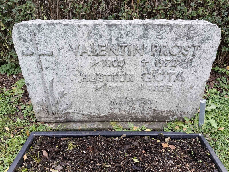 Grave number: AK D  5326-5327