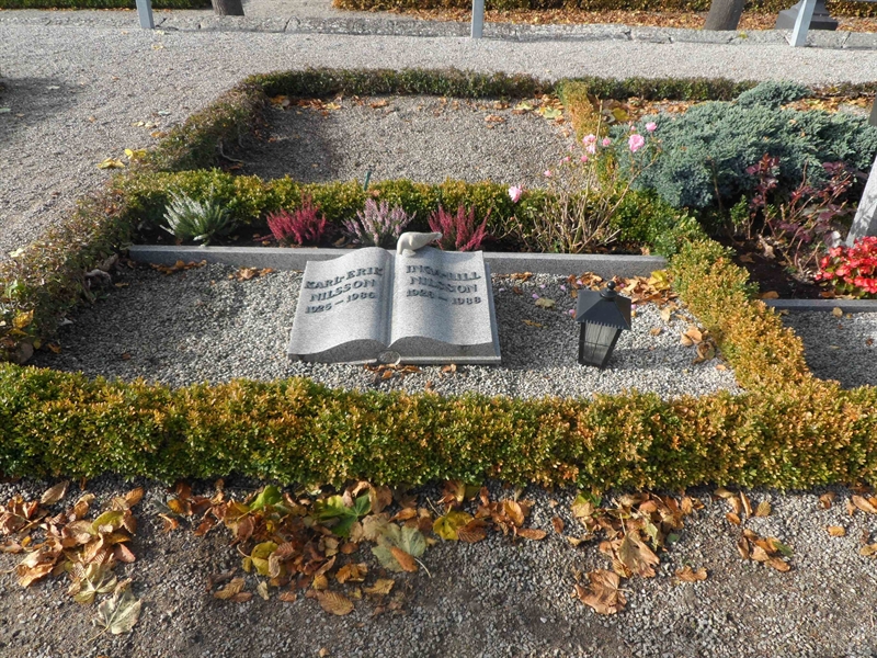 Grave number: ÖT GVK1O    18, 19