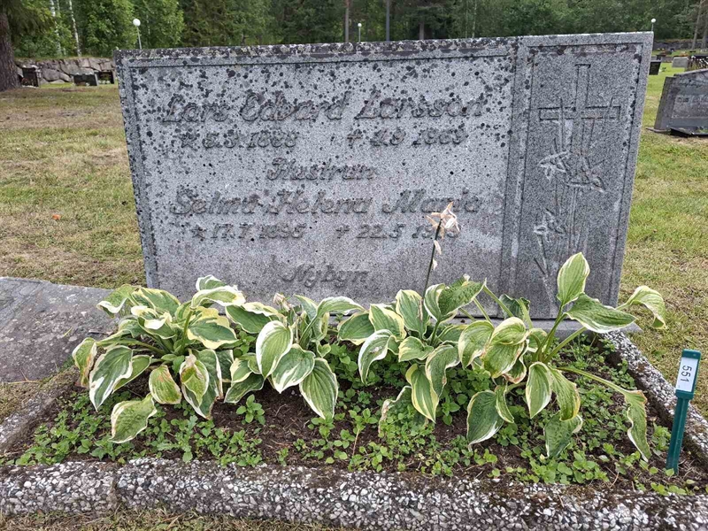 Grave number: 001 2   551