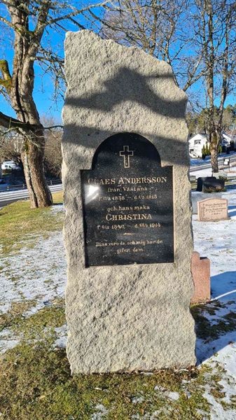 Grave number: M G 01 33-34