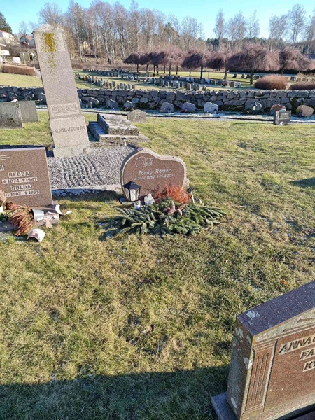 Grave number: TG 005 0698, 0699