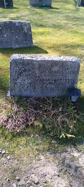 Gravnummer: 3 Nya F   134-135