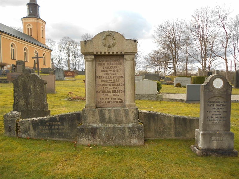 Grave number: NÅ G4   140, 141, 142, 143