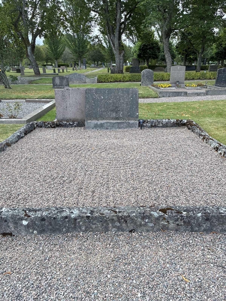 Grave number: 33 6   147