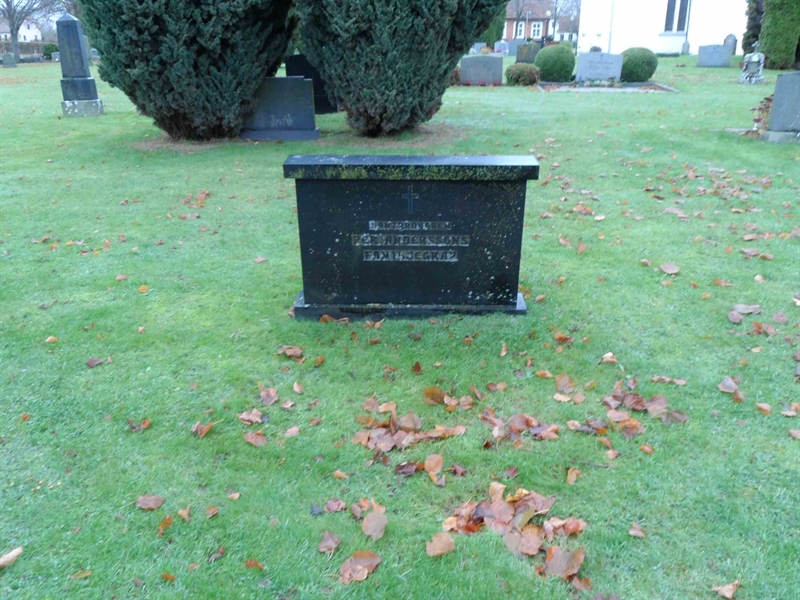 Grave number: 2 01   565