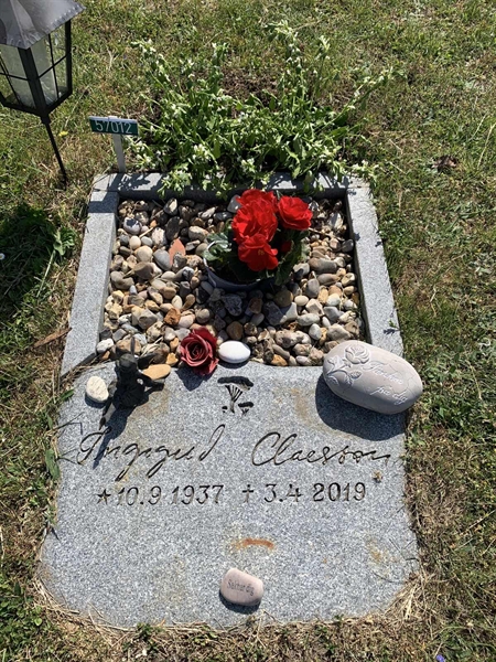 Grave number: R 07    12