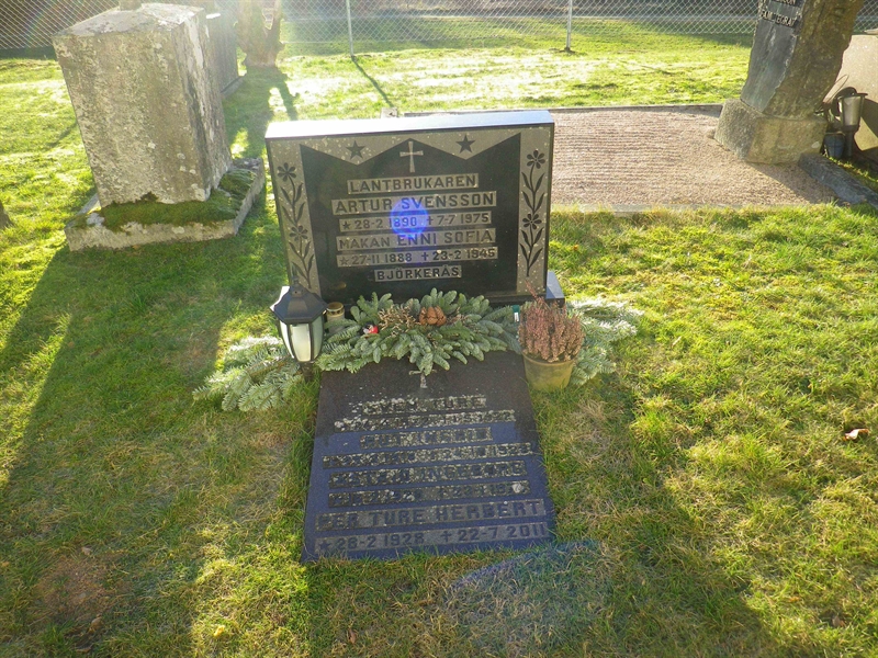 Grave number: VI J    68, 69