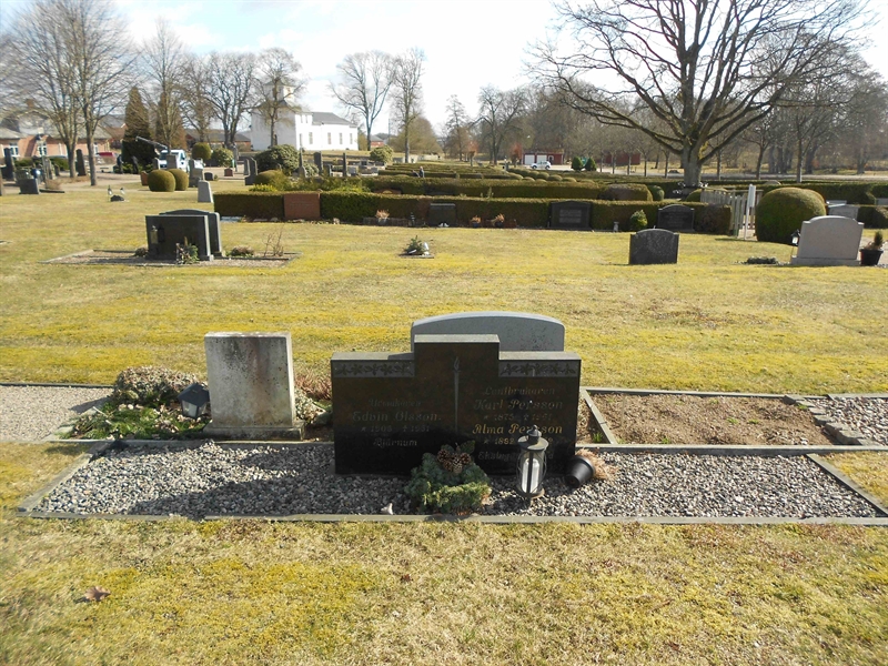 Grave number: V 23   102