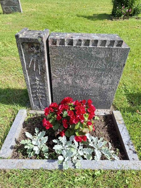 Grave number: 001 2   706
