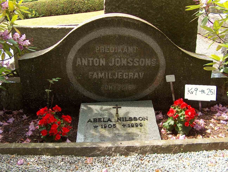 Grave number: HÖB 9   251