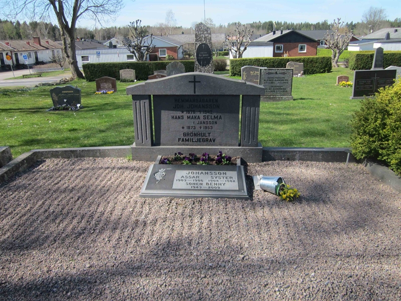 Grave number: 04 B   60, 61, 62