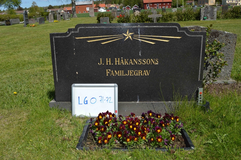 Grave number: LG O    71, 72
