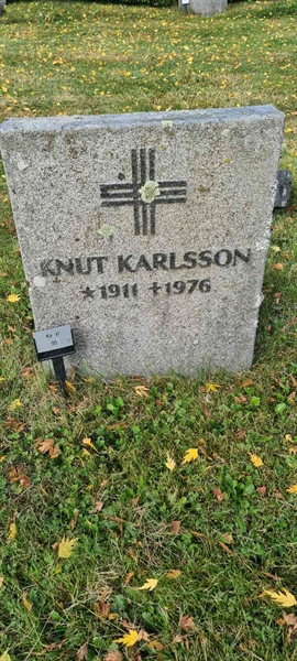 Grave number: M H   95