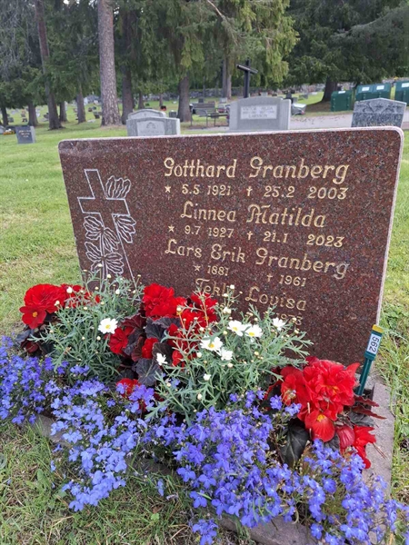 Grave number: 001 2   562