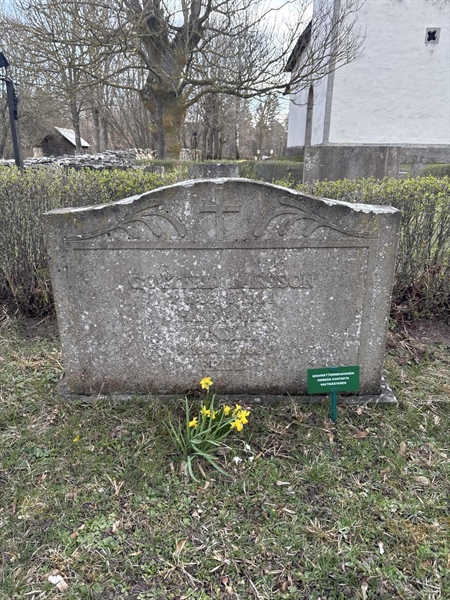 Grave number: LO 104, 105