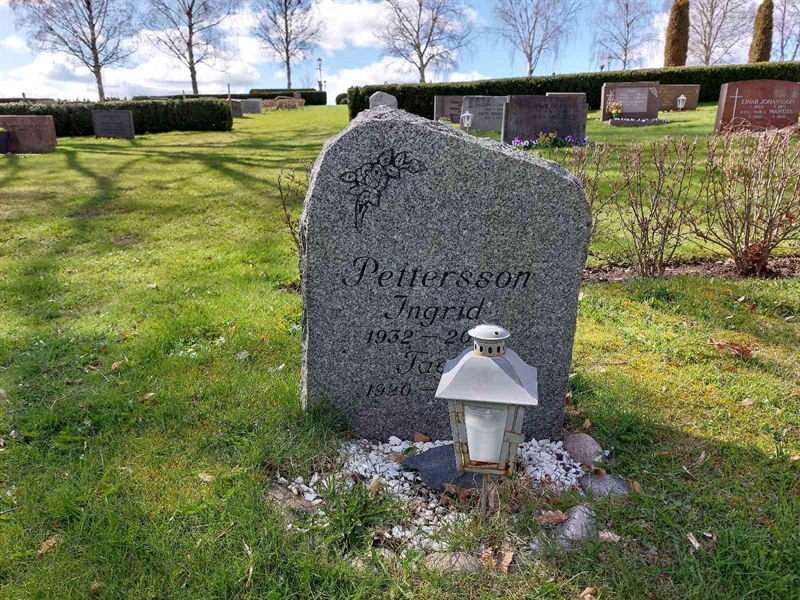 Grave number: HV 27   31