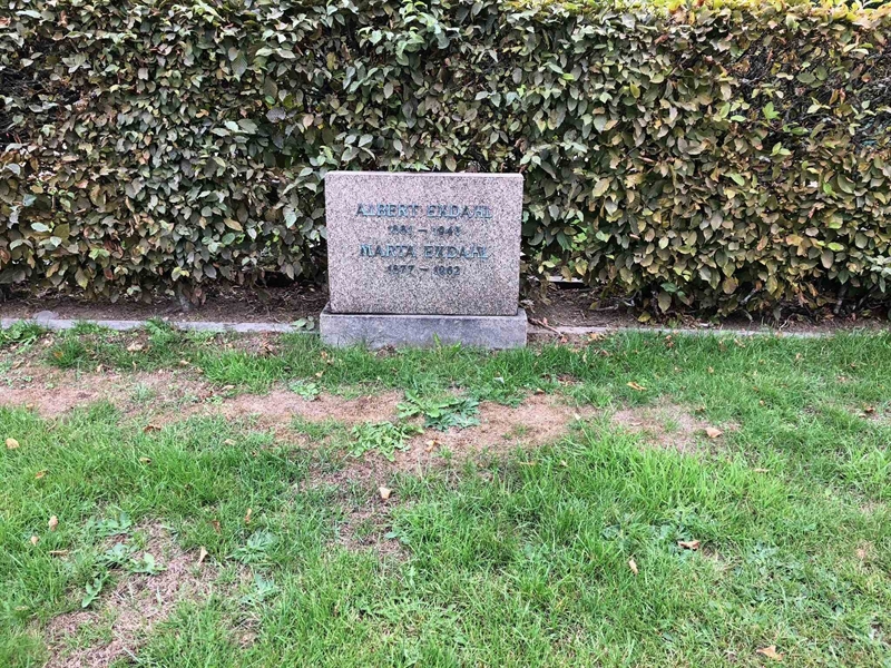 Grave number: RK S    37, 38, 39