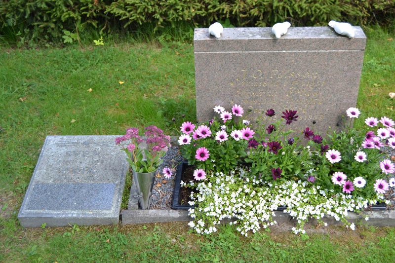 Grave number: 11 3   620-622