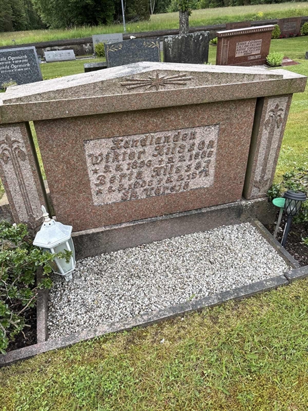 Grave number: SKF D   137, 138