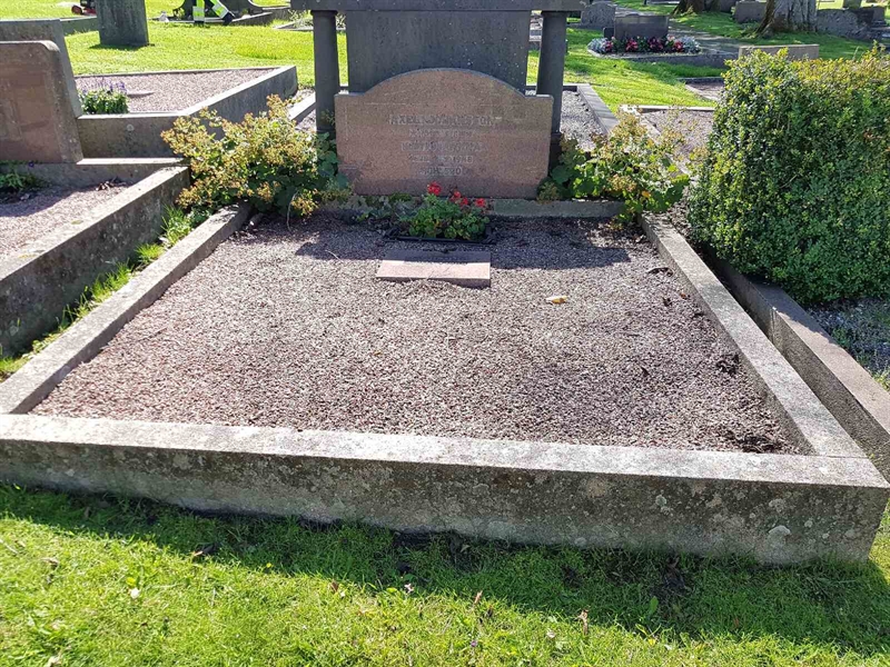 Grave number: 06 61075