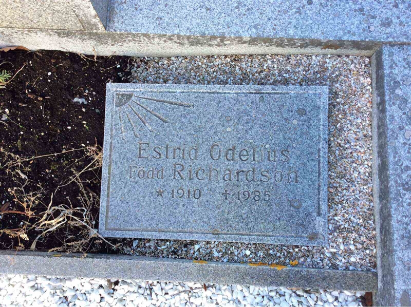 Grave number: F 03   184, 185