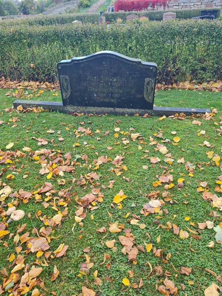 Grave number: K1 02   239, 240