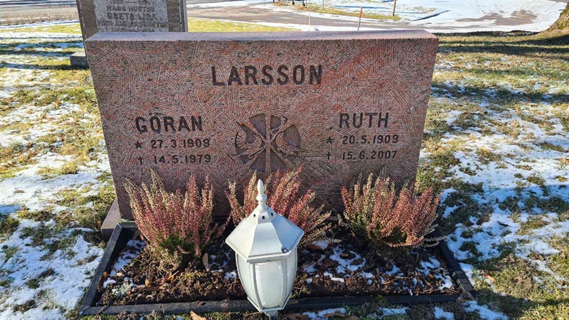 Grave number: M G 02 150-151