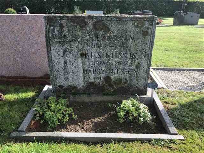Grave number: HN 1   114, 115, 116