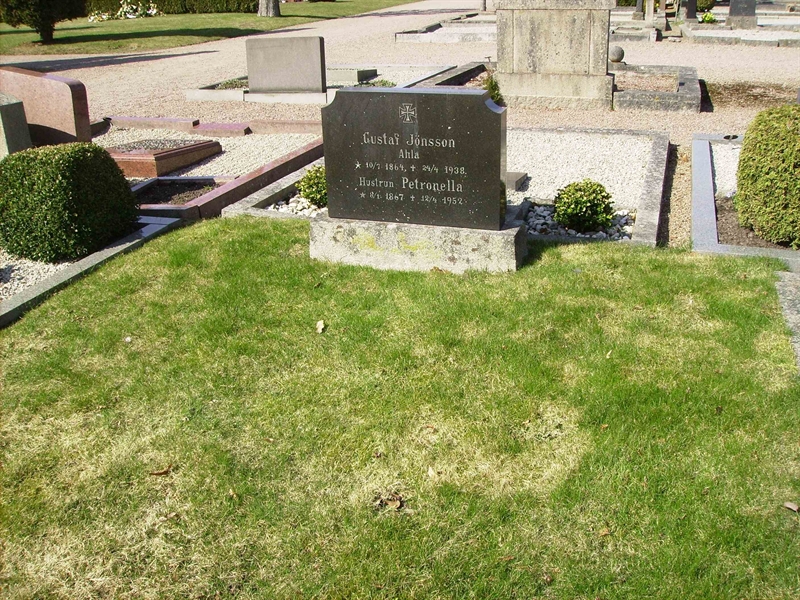 Grave number: LM 3 28  010