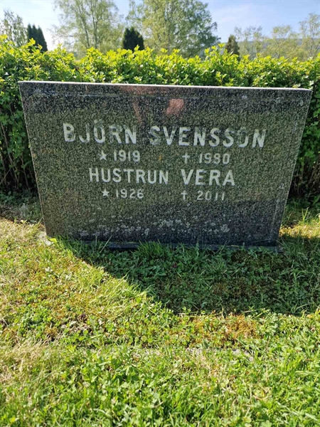 Grave number: 501 25 5198-5199